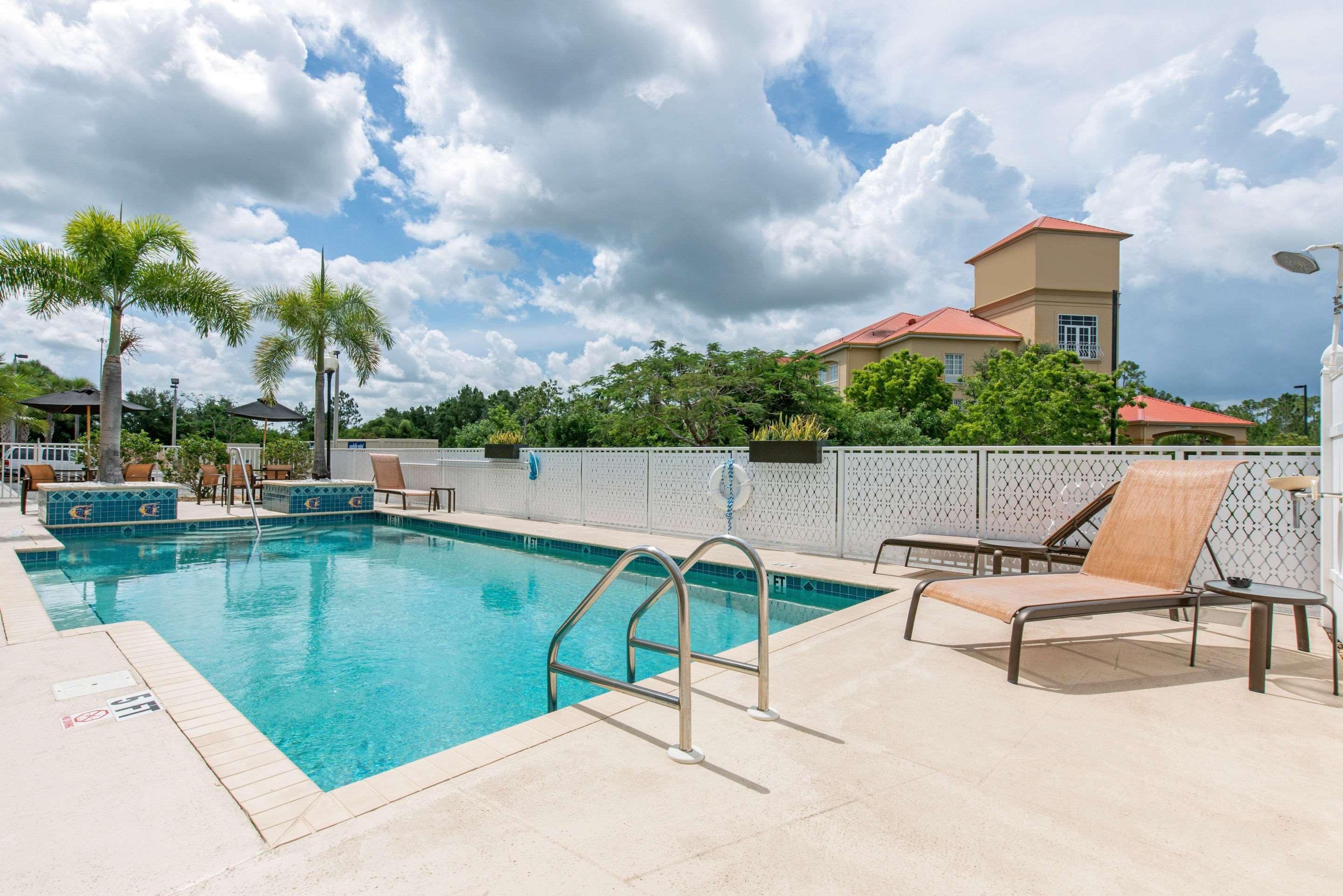 Sleep Inn & Suites Port Charlotte-Punta Gorda Exterior photo